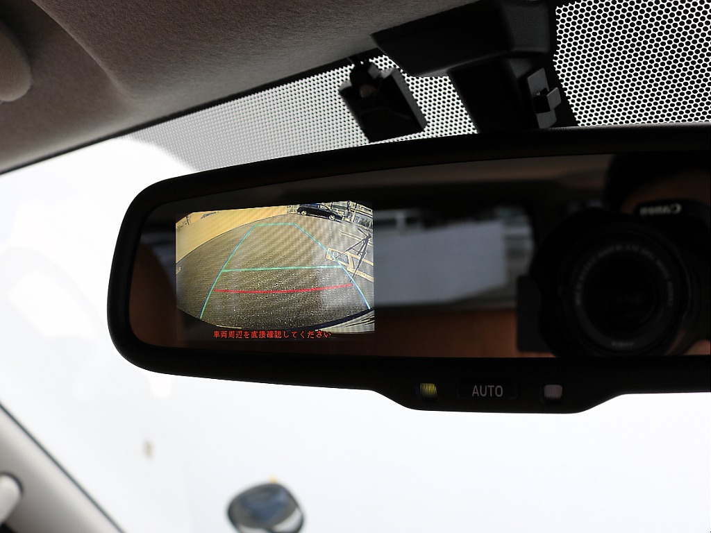メーカーオプション自動防眩付きバックカメラ