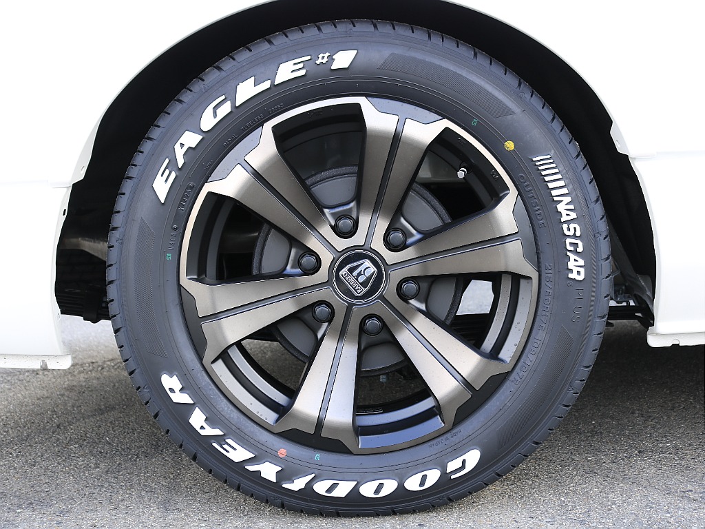 定番のナスカータイヤを装着