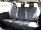 大人３人乗車可能なリアシート