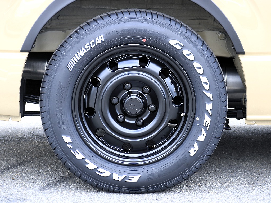 定番のナスカータイヤを装着