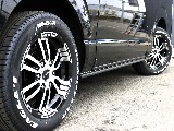 定番のナスカータイヤを装着