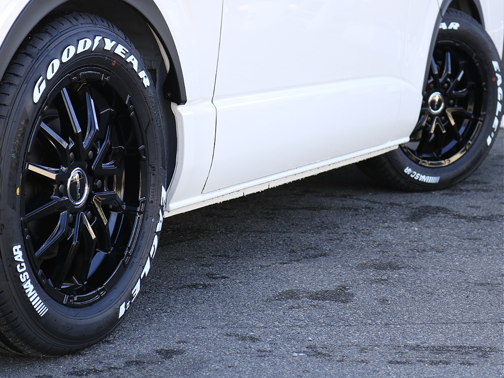 定番のナスカータイヤを装着