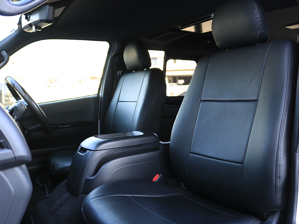 全席ブラックシートカバーを装着