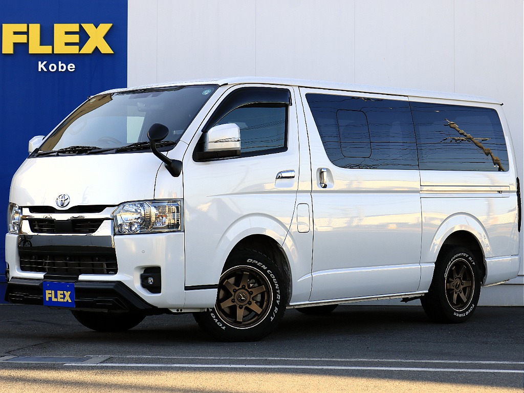 R4年ハイエースVダークプライムⅡディーゼル２ＷＤカスタム車両の入庫