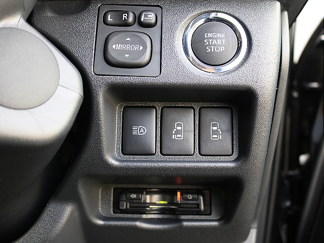 両側パワースライドドア