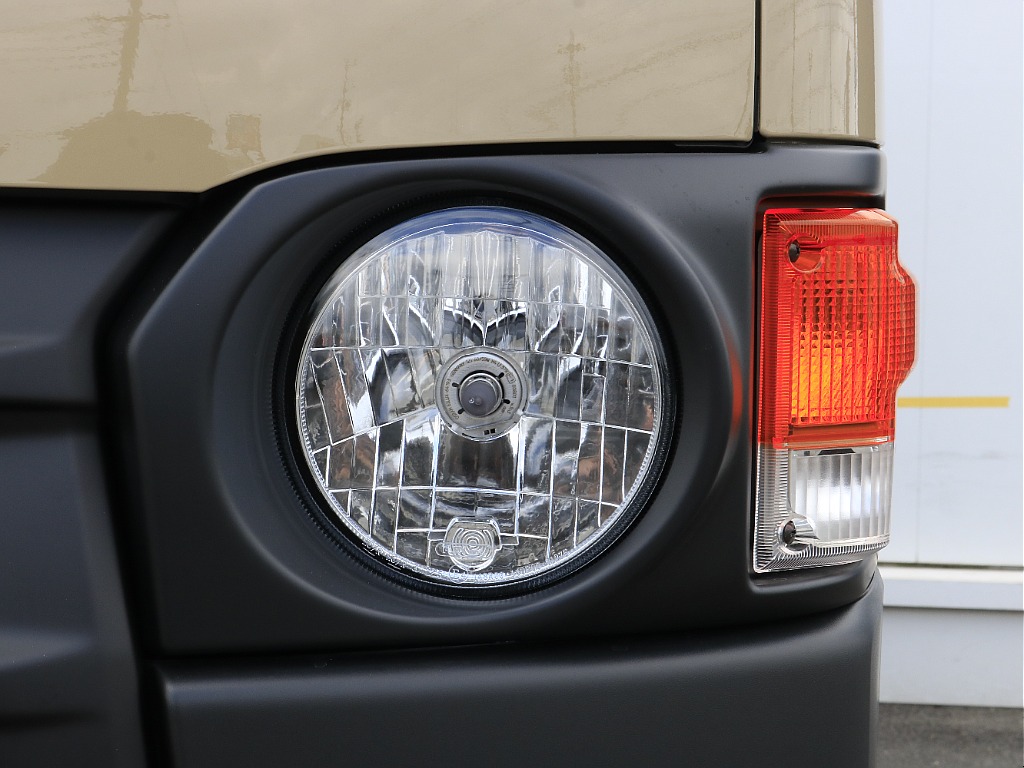 内外装、足回り、ナビと欲しい装備をパッケージングでコンプリートカスタム★もちろん追加カスタムもお任せください！どんなカスタムもお任せください！お客様のニーズに合わせたご提案をさせていただきます！