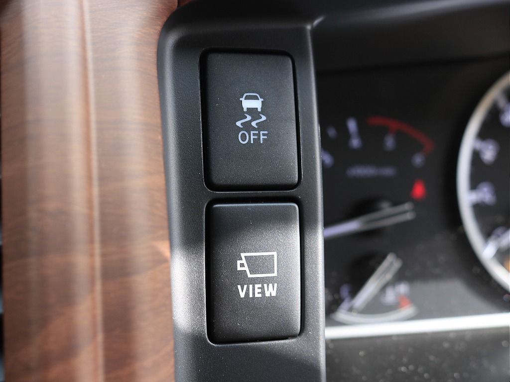 内外装、足回り、ナビと欲しい装備をパッケージングでコンプリートカスタム★もちろん追加カスタムもお任せください！どんなカスタムもお任せください！お客様のニーズに合わせたご提案をさせていただきます！