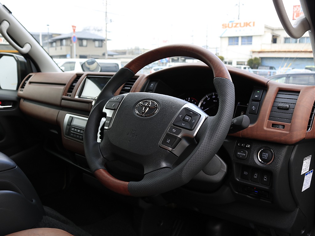 内外装、足回り、ナビと欲しい装備をパッケージングでコンプリートカスタム★もちろん追加カスタムもお任せください！どんなカスタムもお任せください！お客様のニーズに合わせたご提案をさせていただきます！