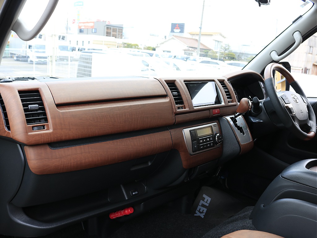 内外装、足回り、ナビと欲しい装備をパッケージングでコンプリートカスタム★もちろん追加カスタムもお任せください！どんなカスタムもお任せください！お客様のニーズに合わせたご提案をさせていただきます！