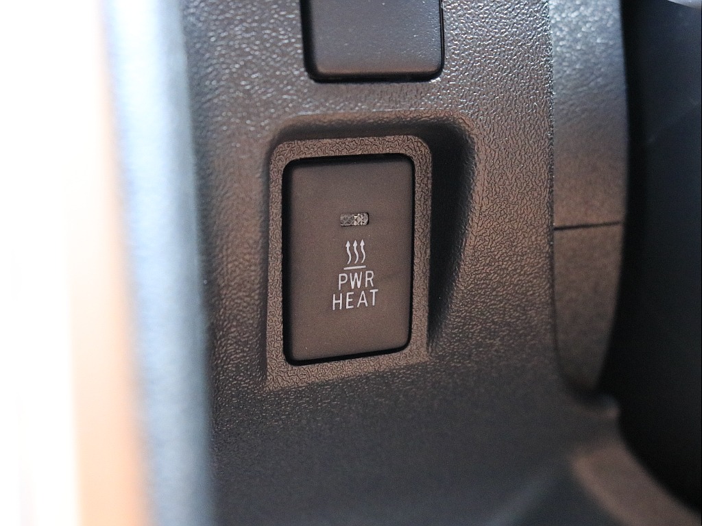 内外装、足回り、ナビと欲しい装備をパッケージングでコンプリートカスタム★もちろん追加カスタムもお任せください！どんなカスタムもお任せください！お客様のニーズに合わせたご提案をさせていただきます！