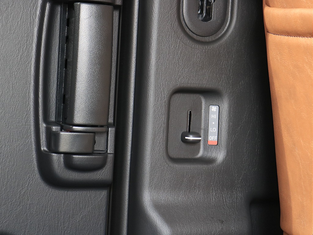 内外装、足回り、ナビと欲しい装備をパッケージングでコンプリートカスタム★もちろん追加カスタムもお任せください！どんなカスタムもお任せください！お客様のニーズに合わせたご提案をさせていただきます！