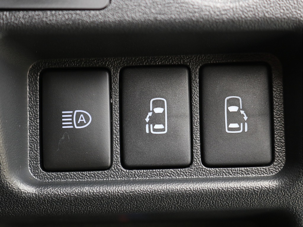 内外装、足回り、ナビと欲しい装備をパッケージングでコンプリートカスタム★もちろん追加カスタムもお任せください！どんなカスタムもお任せください！お客様のニーズに合わせたご提案をさせていただきます！