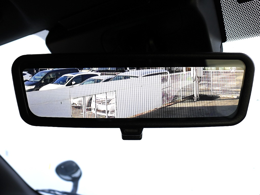 トヨタ ハイエースバン(4枚目)