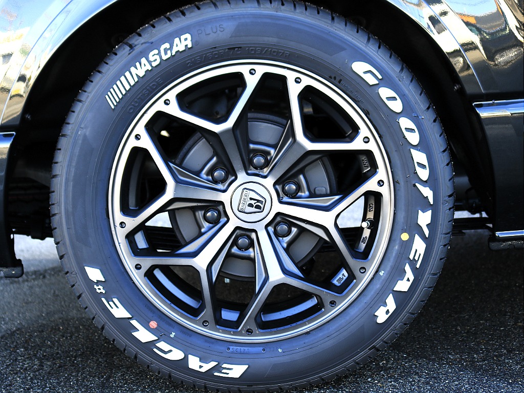 オリジナルスタイリングヘックス17インチアルミホイール