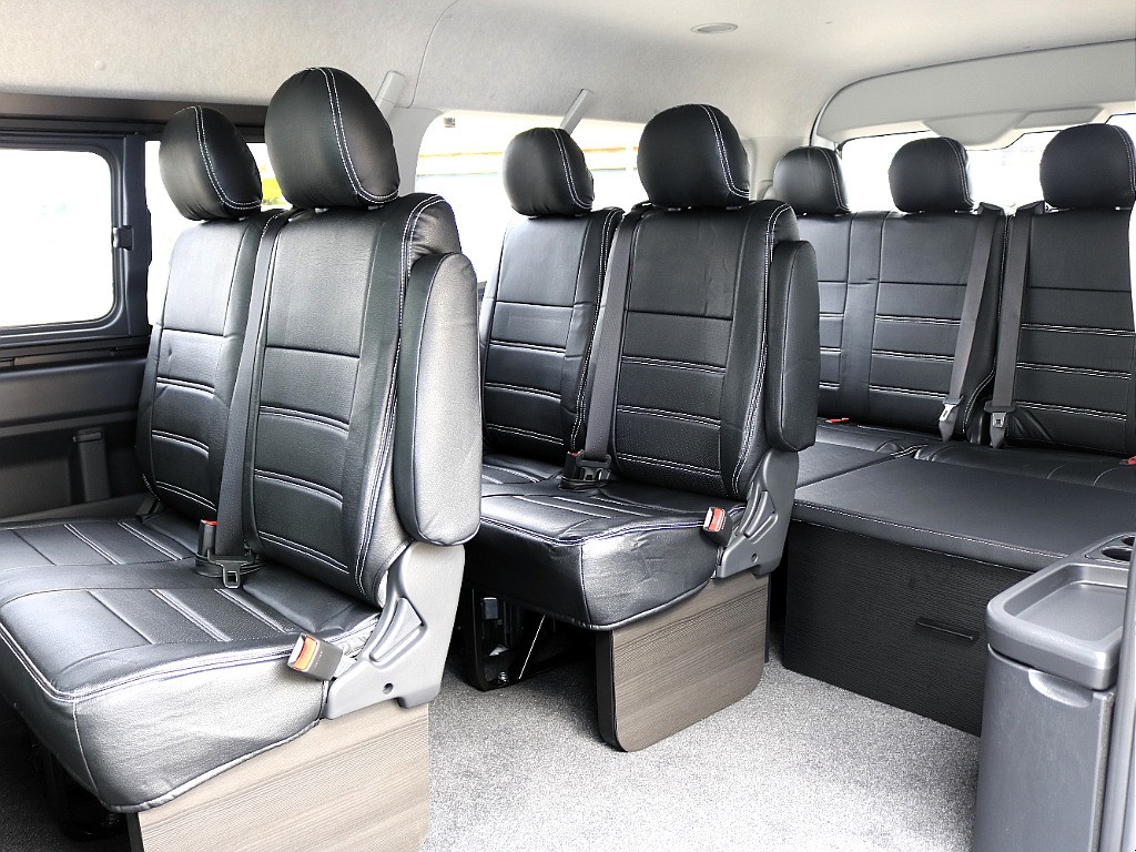 10人乗車可能なハイエースワゴン