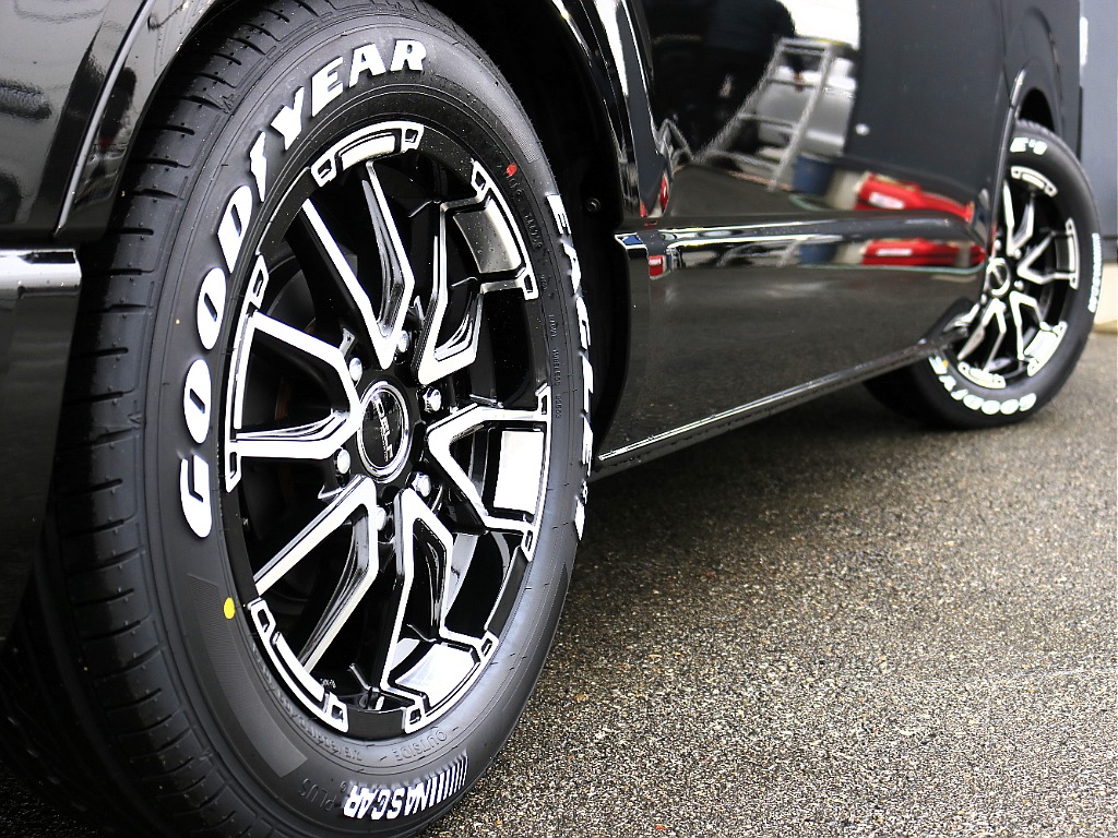 定番のナスカータイヤを装着