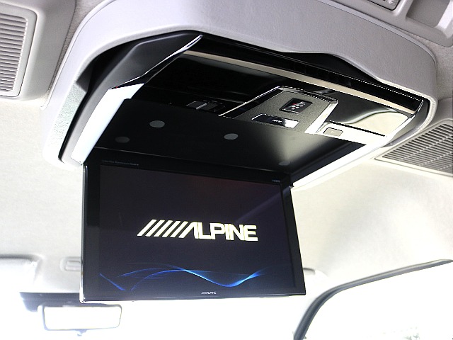 アルパイン製フリップダウンモニター