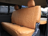 大人３人乗車可能なリアシート