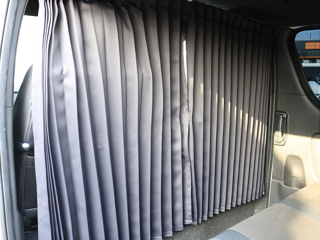 間仕切りカーテン