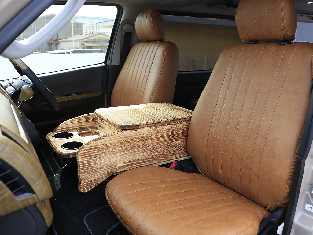 オリジナルクラシックシートカバーを全席に装着済み