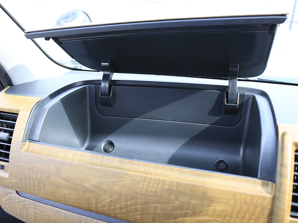 内外装、足回り、ナビと欲しい装備をパッケージングでコンプリートカスタム★もちろん追加カスタムもお任せください！どんなカスタムもお任せください！お客様のニーズに合わせたご提案をさせていただきます！