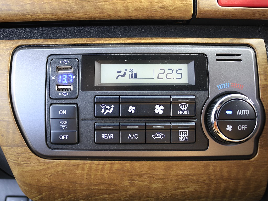 内外装、足回り、ナビと欲しい装備をパッケージングでコンプリートカスタム★もちろん追加カスタムもお任せください！どんなカスタムもお任せください！お客様のニーズに合わせたご提案をさせていただきます！