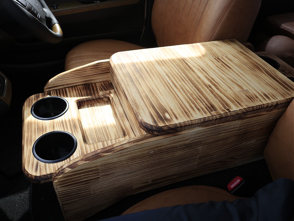 内外装、足回り、ナビと欲しい装備をパッケージングでコンプリートカスタム★もちろん追加カスタムもお任せください！どんなカスタムもお任せください！お客様のニーズに合わせたご提案をさせていただきます！