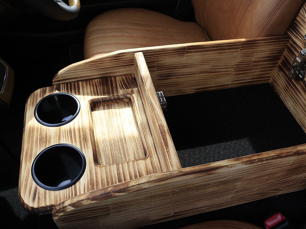 内外装、足回り、ナビと欲しい装備をパッケージングでコンプリートカスタム★もちろん追加カスタムもお任せください！どんなカスタムもお任せください！お客様のニーズに合わせたご提案をさせていただきます！