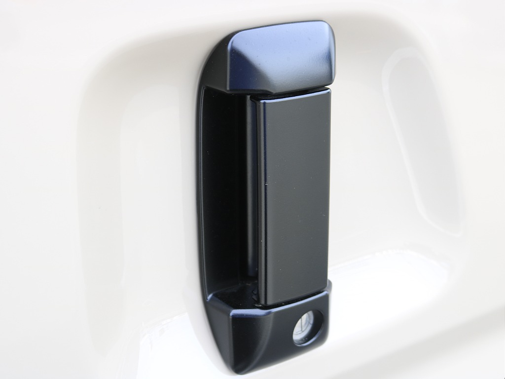 内外装、足回り、ナビと欲しい装備をパッケージングでコンプリートカスタム★もちろん追加カスタムもお任せください！どんなカスタムもお任せください！お客様のニーズに合わせたご提案をさせていただきます！