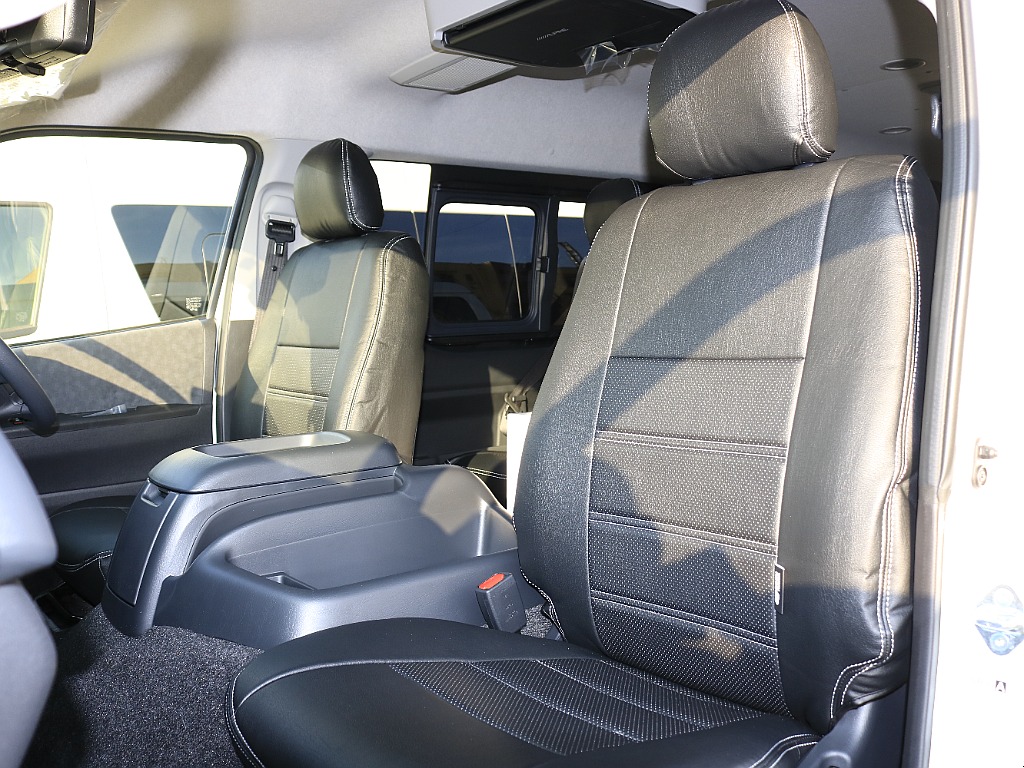 オリジナル全席ブラックシートカバー