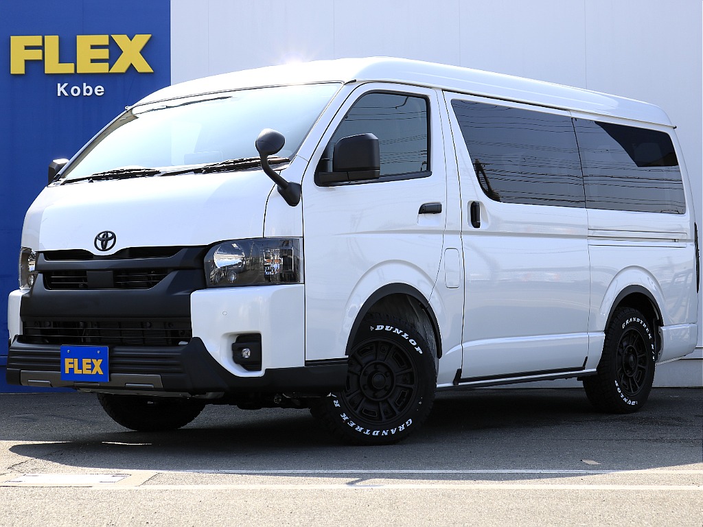 新車ハイエースワゴンガソリン４WDカスタム車両の入庫