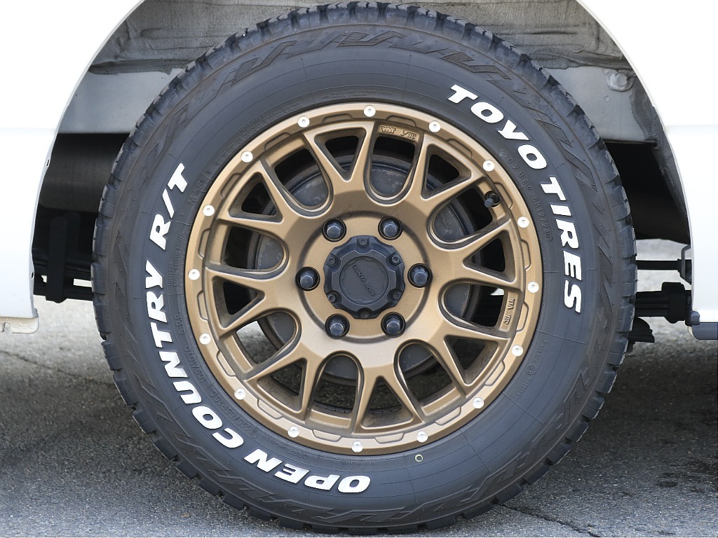 マッドヴァンス16インチアルミホイール