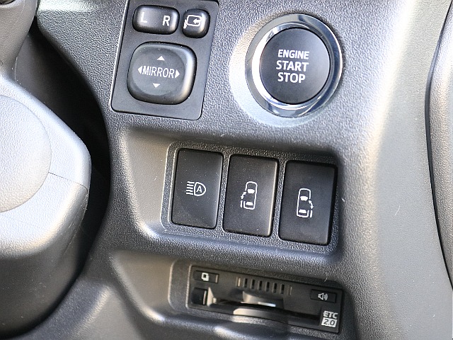 メーカーオプション両側パワースライドドア