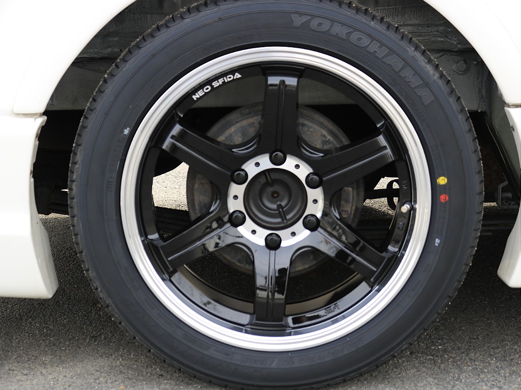 新作オリジナルネオスフィーダ18インチアルミホイール