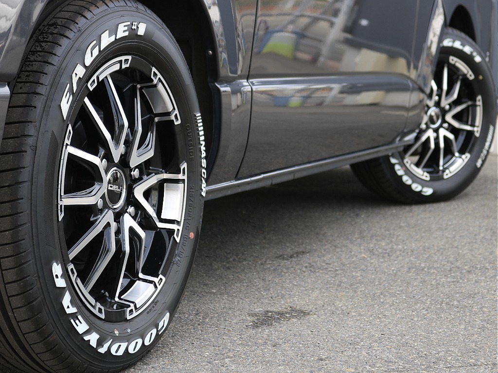 新品オリジナルDelf06　17インチアルミホイール