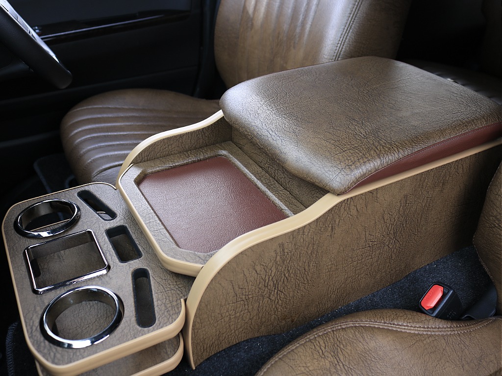 内外装、足回り、ナビと欲しい装備をパッケージングでコンプリートカスタム★もちろん追加カスタムもお任せください！どんなカスタムもお任せください！お客様のニーズに合わせたご提案をさせていただきます！