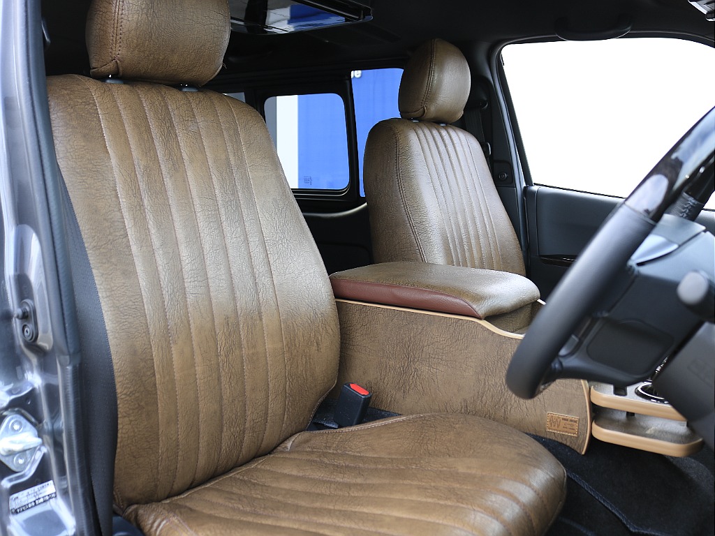 内外装、足回り、ナビと欲しい装備をパッケージングでコンプリートカスタム★もちろん追加カスタムもお任せください！どんなカスタムもお任せください！お客様のニーズに合わせたご提案をさせていただきます！