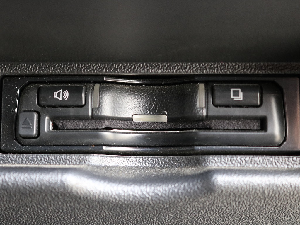 内外装、足回り、ナビと欲しい装備をパッケージングでコンプリートカスタム★もちろん追加カスタムもお任せください！どんなカスタムもお任せください！お客様のニーズに合わせたご提案をさせていただきます！