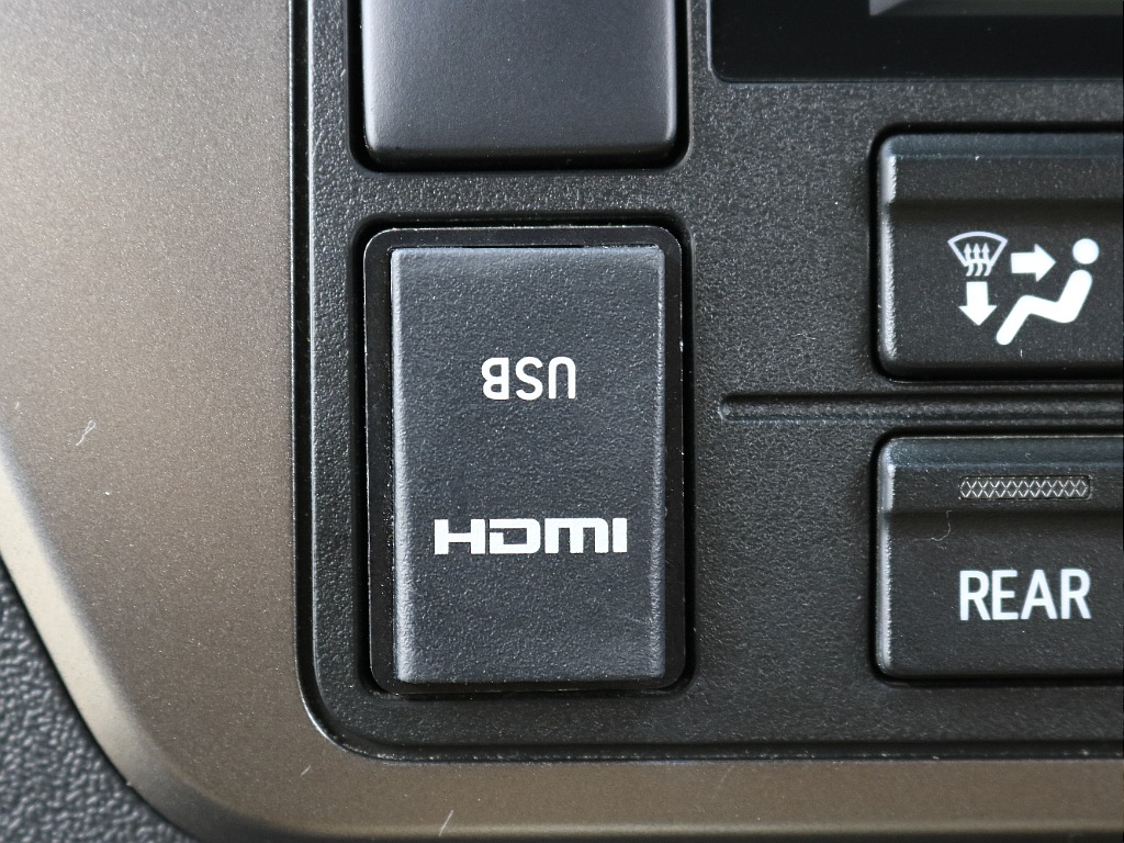 内外装、足回り、ナビと欲しい装備をパッケージングでコンプリートカスタム★もちろん追加カスタムもお任せください！どんなカスタムもお任せください！お客様のニーズに合わせたご提案をさせていただきます！