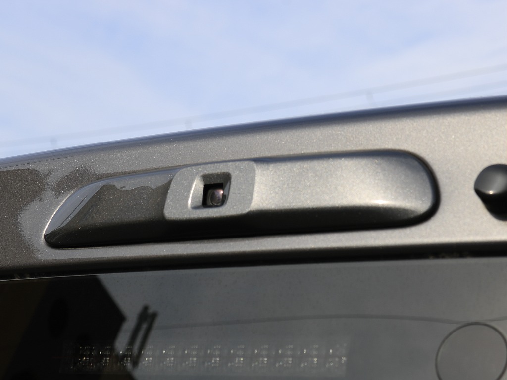 内外装、足回り、ナビと欲しい装備をパッケージングでコンプリートカスタム★もちろん追加カスタムもお任せください！どんなカスタムもお任せください！お客様のニーズに合わせたご提案をさせていただきます！