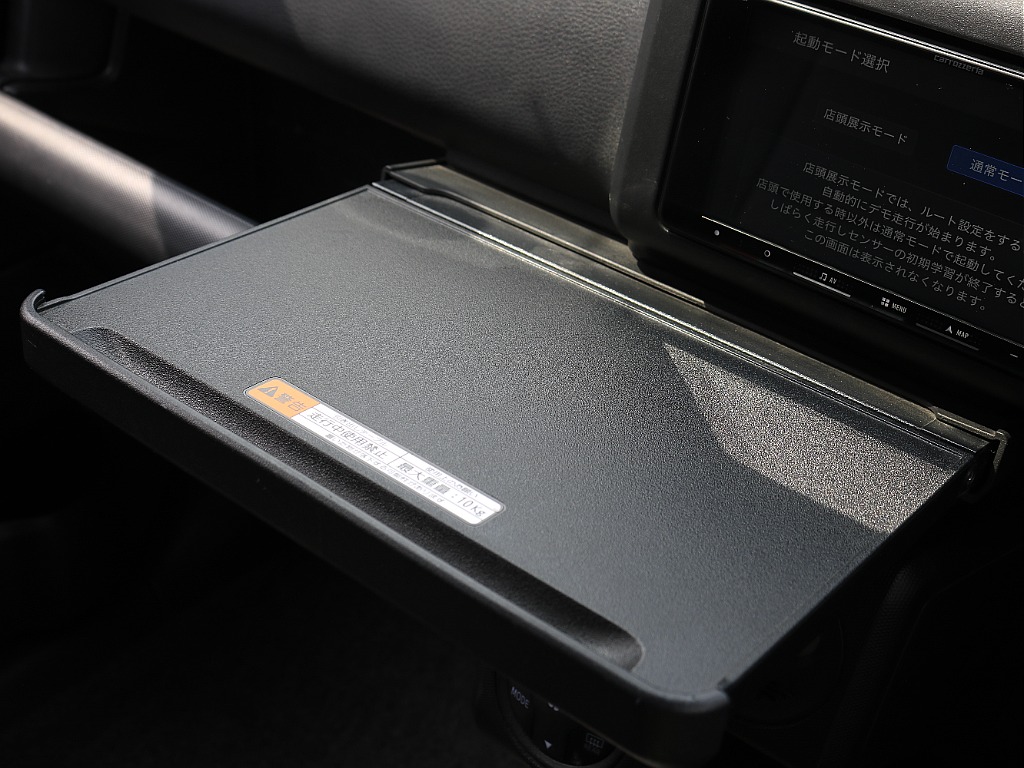 内外装、足回り、ナビと欲しい装備をパッケージングでコンプリートカスタム★もちろん追加カスタムもお任せください！どんなカスタムもお任せください！お客様のニーズに合わせたご提案をさせていただきます！