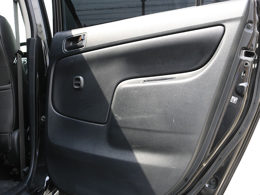 内外装、足回り、ナビと欲しい装備をパッケージングでコンプリートカスタム★もちろん追加カスタムもお任せください！どんなカスタムもお任せください！お客様のニーズに合わせたご提案をさせていただきます！