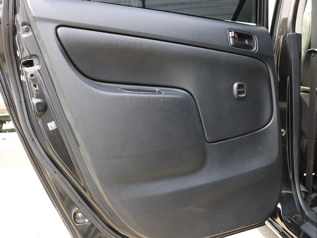 内外装、足回り、ナビと欲しい装備をパッケージングでコンプリートカスタム★もちろん追加カスタムもお任せください！どんなカスタムもお任せください！お客様のニーズに合わせたご提案をさせていただきます！