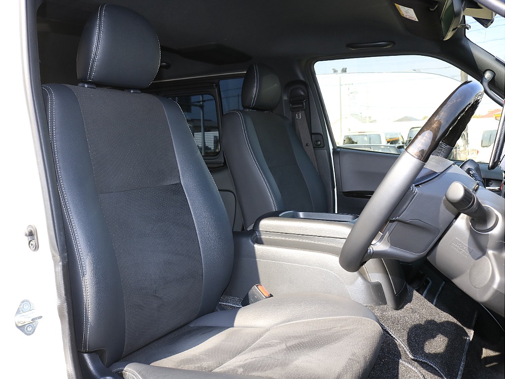 内外装、足回り、ナビと欲しい装備をパッケージングでコンプリートカスタム★もちろん追加カスタムもお任せください！どんなカスタムもお任せください！お客様のニーズに合わせたご提案をさせていただきます！