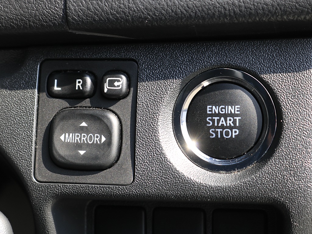 内外装、足回り、ナビと欲しい装備をパッケージングでコンプリートカスタム★もちろん追加カスタムもお任せください！どんなカスタムもお任せください！お客様のニーズに合わせたご提案をさせていただきます！