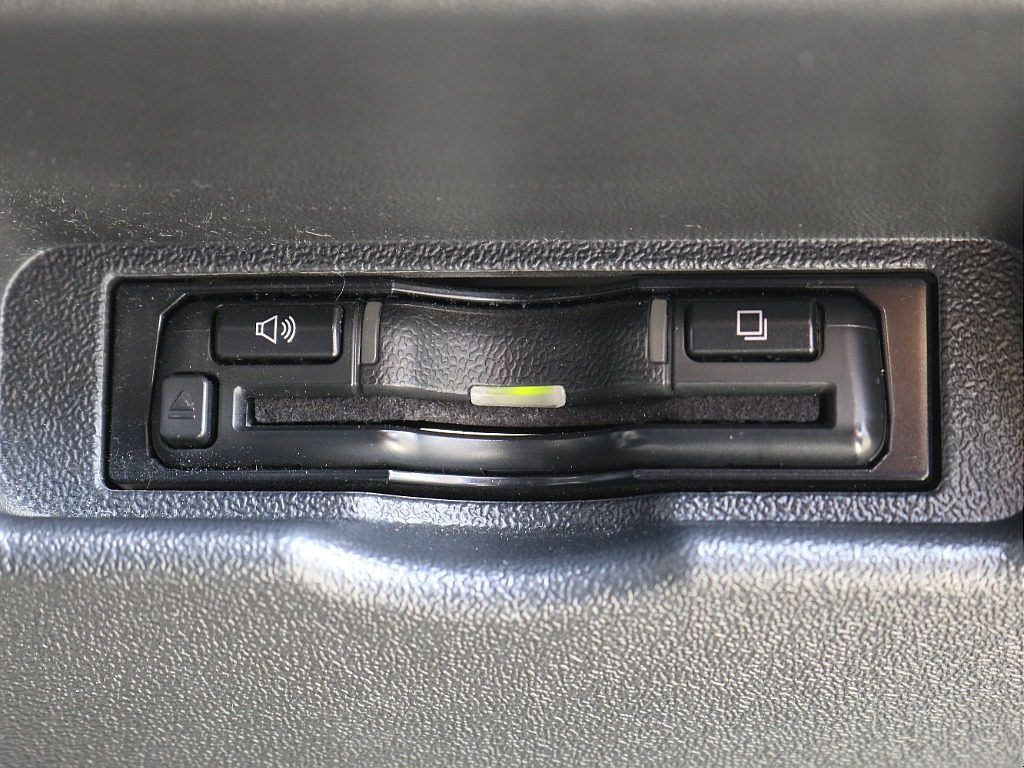 内外装、足回り、ナビと欲しい装備をパッケージングでコンプリートカスタム★もちろん追加カスタムもお任せください！どんなカスタムもお任せください！お客様のニーズに合わせたご提案をさせていただきます！