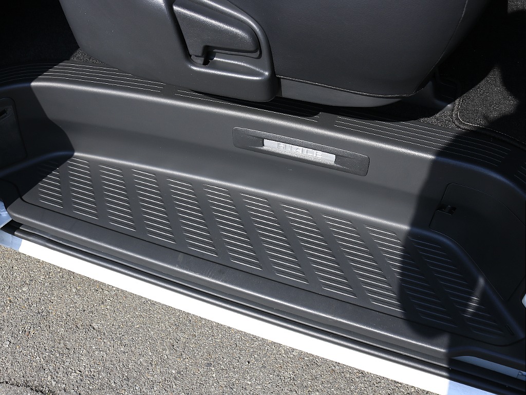 内外装、足回り、ナビと欲しい装備をパッケージングでコンプリートカスタム★もちろん追加カスタムもお任せください！どんなカスタムもお任せください！お客様のニーズに合わせたご提案をさせていただきます！