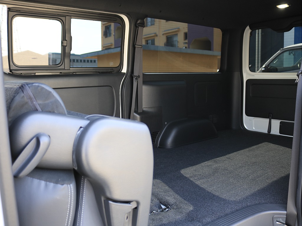 内外装、足回り、ナビと欲しい装備をパッケージングでコンプリートカスタム★もちろん追加カスタムもお任せください！どんなカスタムもお任せください！お客様のニーズに合わせたご提案をさせていただきます！