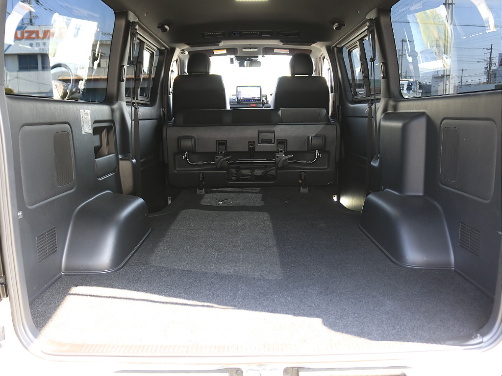 内外装、足回り、ナビと欲しい装備をパッケージングでコンプリートカスタム★もちろん追加カスタムもお任せください！どんなカスタムもお任せください！お客様のニーズに合わせたご提案をさせていただきます！