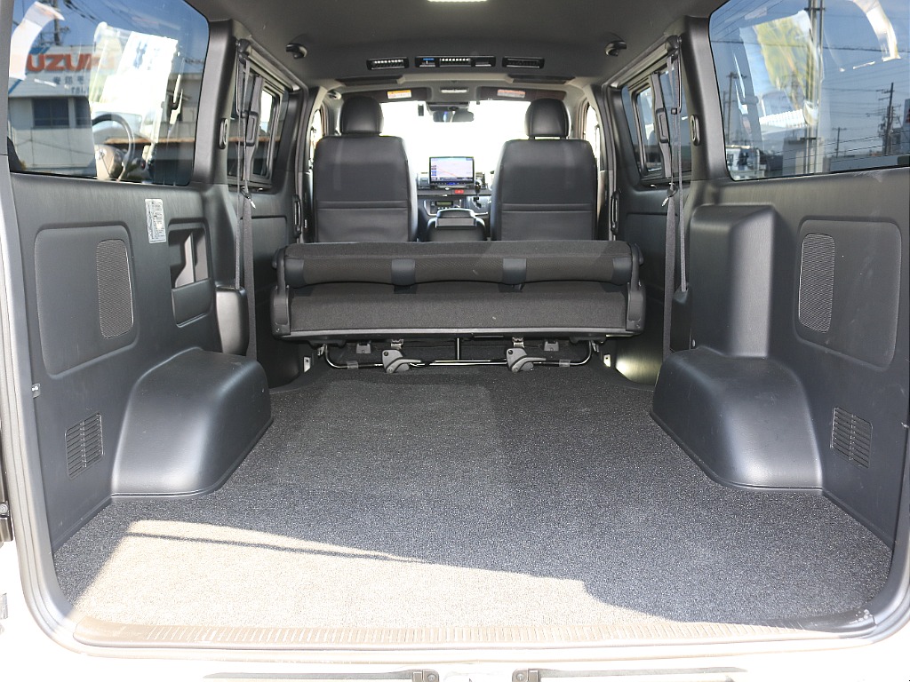 内外装、足回り、ナビと欲しい装備をパッケージングでコンプリートカスタム★もちろん追加カスタムもお任せください！どんなカスタムもお任せください！お客様のニーズに合わせたご提案をさせていただきます！